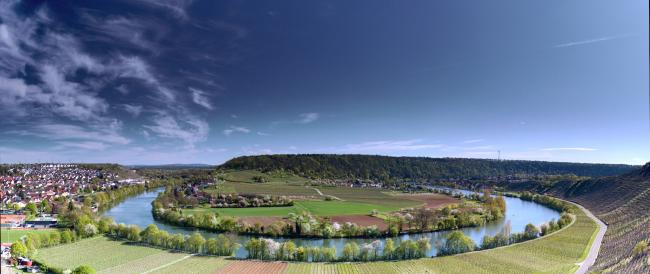 Panorama der Neckarschleife bei Mundelsheim
